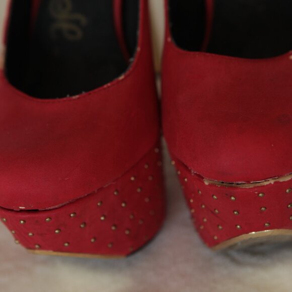 Red Sky high Gold Stiletto Platform heels - Picture 8 of 13